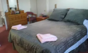 Cromwell Bed & Breakfast - Image 2