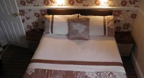 Aristocrat Guest House - Image 5
