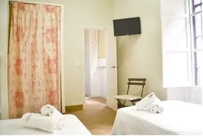 Hostal Plaza De Santa Cruz - Image 5