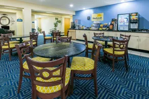 Days Inn And Suites Pryor - Image 5