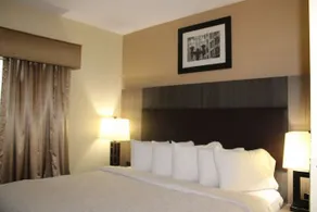 Best Western Airport Suites - Image 3