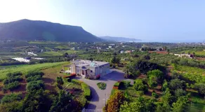 Relaxing Villa with garden and mountain view in Heraklion - Image 2