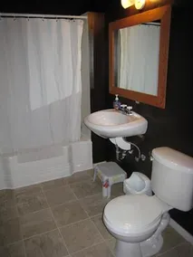 Powell River Harbour Guesthouse - Image 5
