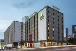 Holiday Inn Express Nashville Downtown - Image 4