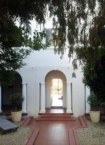 Sunfilled Urban Retreat - Image 2