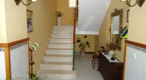 Hostal Los Claveles - Image 2