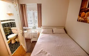 Aaron House Bed and Breakfast - Image 3