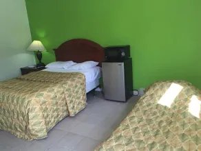 Green Acres Motel - Image 4