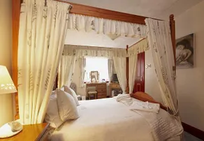 Acorn House - Image 3