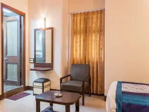 OYO Rooms Colaba Radio Club - Image 2