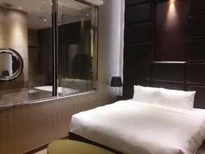 Gloucester Hotel - Image 2