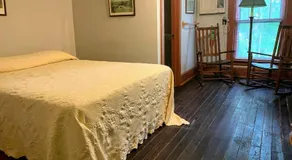 Lakeside Inn - Image 4