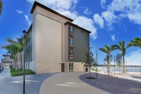 WoodSpring Suites Miramar - Image 4