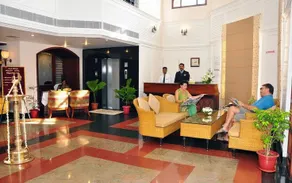 Holiday Hotel - Image 3