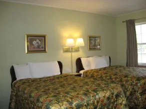 White Columns Motel - Image 3