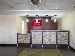 Red Roof Inn Ames - Image 3