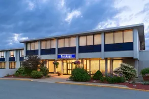 Travelodge by Wyndham Sydney - Image 2