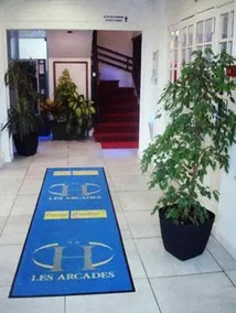 Hôtel Des Arcades - Image 2