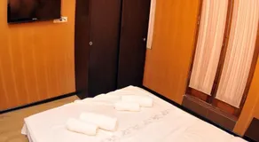Hotel Lux - Image 3