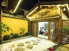 Small Peak Palace Inn - Image 4