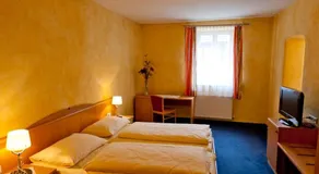 Gasthof Weisses Dach - Open Space - Image 3