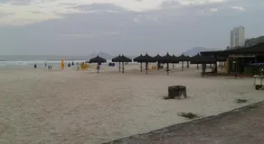 500m da Praia, BIWA Edifício com Piscina, 1garagem, WI-FI, Portaria 24hs, churrasqueira, playground, jardim, Centro do Guarujá, SP - Image 2