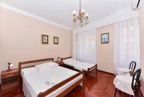 Old Town Jacuzzi Suite - Image 3