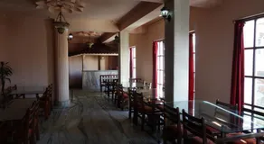 Hotel Alpine Crest - Image 2