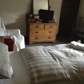 Foxhall Farmhouse Bed & Breakfast - Image 3