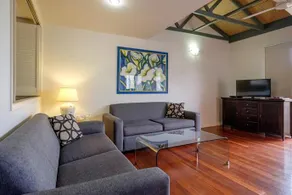 6 Point Lookout Beach Resort - Image 3