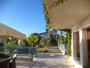 Trizonia Beach Hotel - Image 2