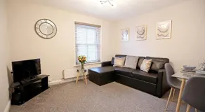 Spacious 2 Bedroom Cosy Apartment - Close to Station! - Image 4