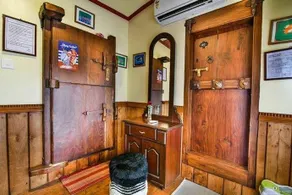 Antonys Eco Houseboat Hostel - Image 4