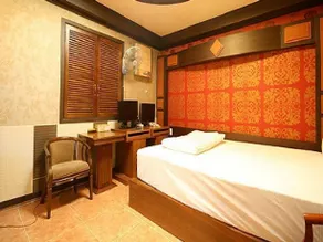 Sky Motel - Image 3