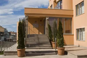 Neven Hotel - Image 4