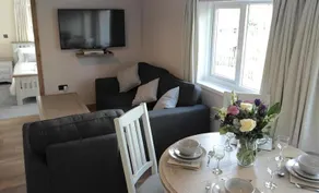 Ashford House 2 bedroom Apartment 'outdoor bathing tub' - Image 3