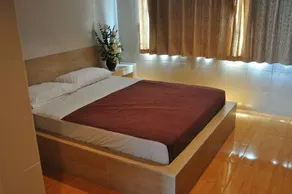 S T House - Image 3