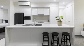 Contemporary Apartment In Wickham - Image 4