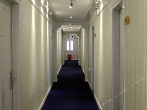 L7 Boutique Hostel - Image 2