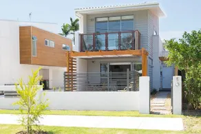Executive Stylish Home for 8 Guests + Parking - Image 1