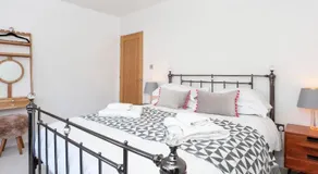 White House Apartments - Image 5