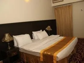 Jadly Hotel - Image 2