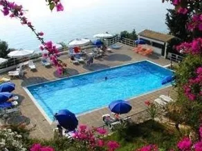 Achilles Beach Hotel - Image 1