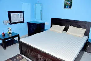 Hotel Tourist Bar & Restaurant - Image 3
