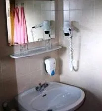 Single room, shower, toilet, east - Image 2