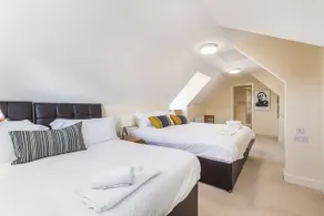 Cosy 4 bedroom house - Image 1