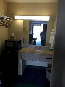 Regency Inn Manhattan - Image 4