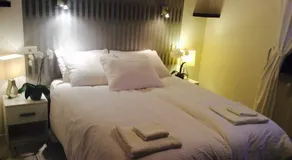 Rooms & Breakfast Guesthouse - Image 4