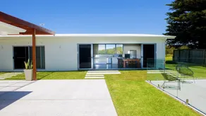 Sharpe's Beach House - Air Conditioned - Wifi - Image 1