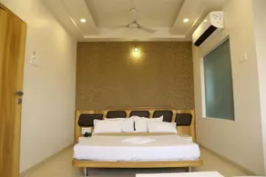 Hotel Vrinda - Image 5